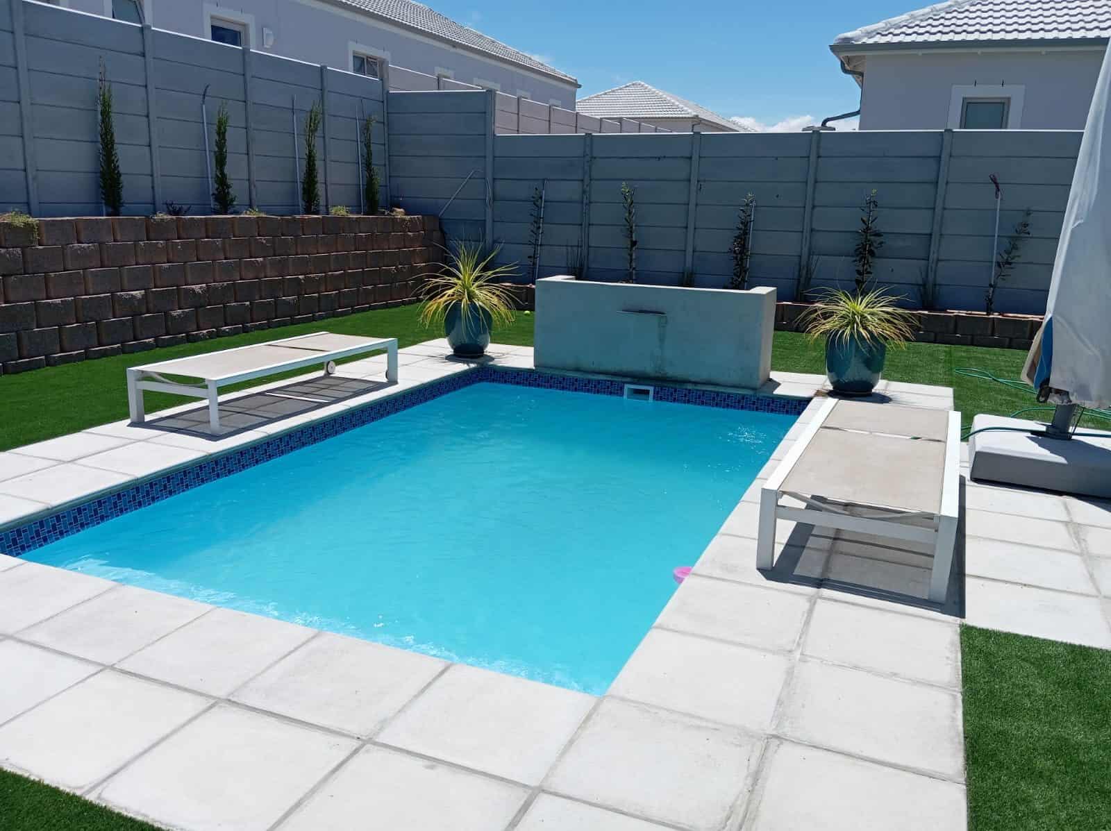 Free instant swimming pool estimate